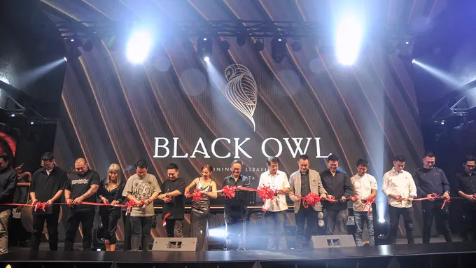 Black Owl baru saja dibuka di kawasan PIK, menyajikan restoran dengan live musik yang meriah