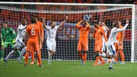 Suasana usai terjadinya gol dari Ceska ke gawang Belanda pada laga kualifikasi Piala Eropa 2016 di Stadion Amsterdam Arena, Belanda, Rabu (14/10/2015). The Oranje gagal lolos ke Piala Eropa 2016. (AFP Photo/Emmanuel Dunand)