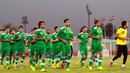 FIFA jatuhkan sanksi kepada Federasi Sepak Bola Irak (IFA) karena adanya intervensi yang dilakukan Komite Olimpiade Irak yang membubarkan IFA, keputusan tersebut dicabut empat bulan kemudian. (AFP / Sabah Arar)