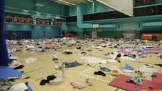 Barang-barang milik pengunjuk rasa ditinggalkan di gimnasium Universitas Politeknik di Hong Kong (21/11/2019). Sekelompok kecil pengunjuk rasa masih menolak untuk meninggalkan Universitas Politeknik Hong Kong dimana pihak kepolisian telah melakukan pengepungan. (AP Photo/Vincent Thian)