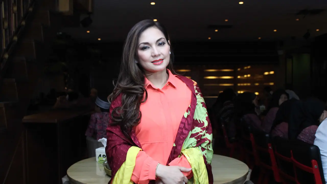 [Bintang] Nia Daniati