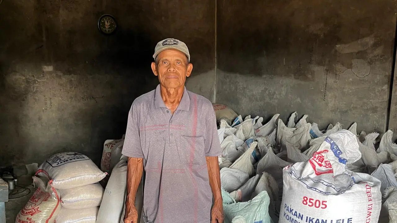 Oming (70), Pemilik Usaha Penggilingan Padi di Jonggol