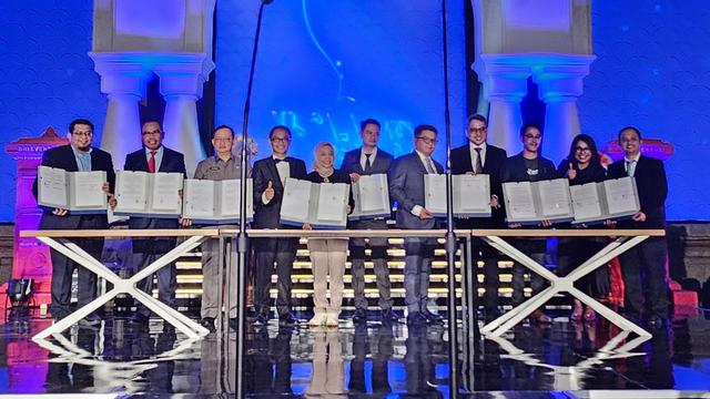 Pos Indonesia dan Asuransi Jasindo melakukan penandatanganan kerja sama untuk meningkatkan layanan distribusi polis dan penyaluran dana klaim AUTP dan AUTS/K Tahun Anggaran 2024. (Photo dok. Asuransi Jasindo)