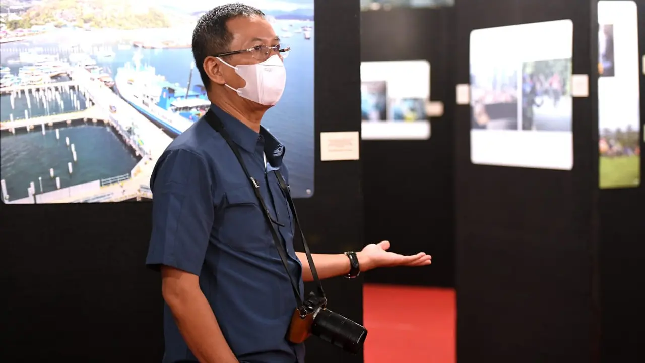 Kepala Sekretariat Presiden Heru Budi Hartono membuka pameran pewarta foto Istana Kepresidenan dalam rangka bulan kemerdekaan HUT ke-76 RI di Mall Central Park, Jakarta Barat. (Istimewa)