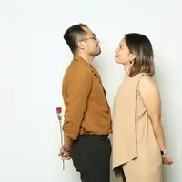 Kontak mata yang intens adalah tanda jika ia pun menyukaimu/copyright Fimela