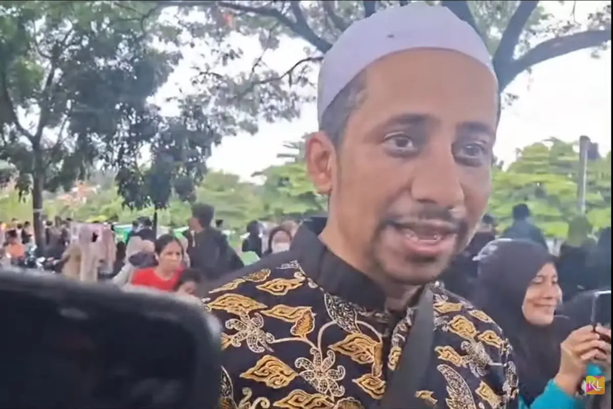 Habib Jafar melayat ke pemakaman Vidi Aldiano di TPU Tanah Kusir, Jakarta.