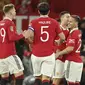 Pada menit ke-21 Manchester United berhasil unggul 1-0 melalui gol Antony. Gol dicetak lewat sepakan melengkung kaki kiri dari depan kotak penalti setelah menerima umpan pendek Fred. (AP Photo/Dave Thompson)