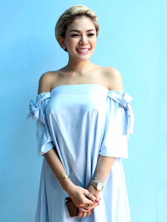 Nikita Mirzani tegas membatah terlibat dalam kisruh rumah tangga Nafa Urbach dan Zack Lee. Artis yang sering tampil kontroversial itu disebut-sebut lantaran beberapa waktu lalu pernah foto mesra bareng suami artis senior tersebut.(Nurwahyunan/Bintang.com)