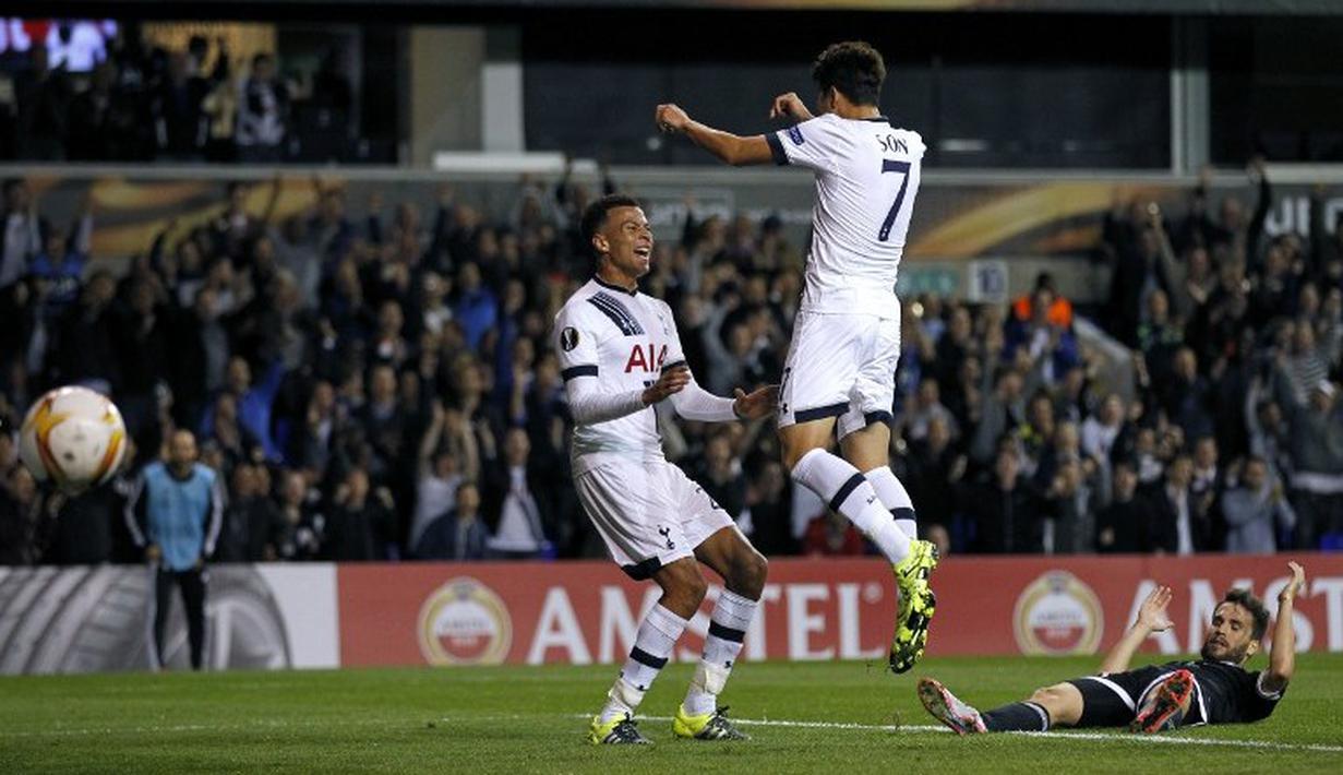 Selebrasi Son Heung-Min setelah mencetak gol kedua ke gawang FK Qarabag di laga Grup J Liga Europa, Jumat (18/9/2015) dini hari WIB. (AFP Photo/Ian Kington)