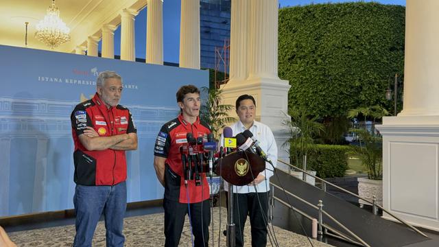 Pembalap MotoGP dari Ducati Lenovo, Marc Marquez usai  menemui Presiden Prabowo Subianto di Istana Kepresidenan Jakarta, Selasa (30/9/2025). (Liputan6.com/Lizsa Egeham)