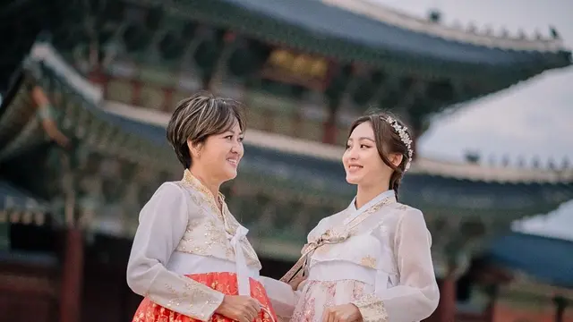 Natasha Wilona menggunakan hanbok (Instagram/natashawilona12)