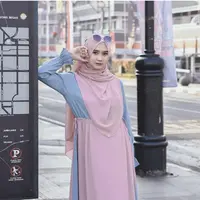 Alfina Nindiyani tampil stylish dengan produk hijab unggulan, Zayra Hijab.