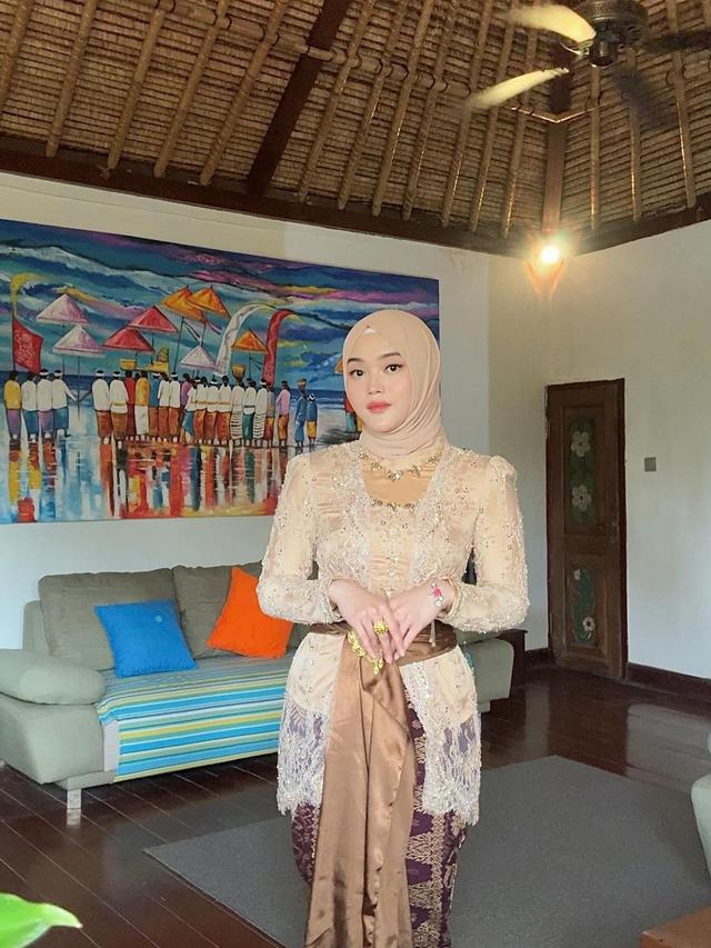 6 Gaya Putri Delina Dampingi Rizky Febian di Acara Mepamit hingga Resmi Menikah dengan Mahalini