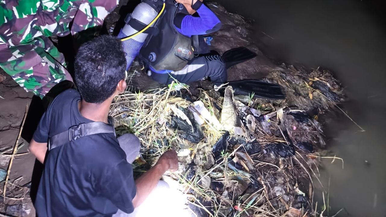 Aksi TNI AL dan Tim SAR Gabungan Evakuasi Korban Tenggelam di Sungai Cisanggarung