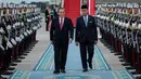 Pertemuan Perdana Menteri China Li Qiang dengan Presiden Prabowo Subianto menjadi simbol komitmen kedua negara. (YASUYOSHI CHIBA/AFP)