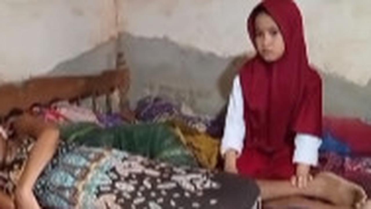 Tangis Pilu Alika Ibunya Meninggal Kini Rawat Ayahnya Sakit Kanker, Pulang Sekolah Jualan Sayur buat Beli Beras