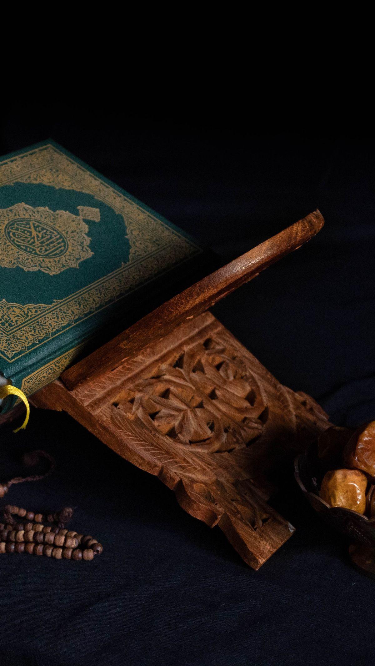 Doa sahur adalah niat puasa yang dilafalkan, baik saat hendak berpuasa wajib di bulan Ramadan maupun berpuasa sunah. Saat Ramadan, doa sahur biasanya dibaca setelah salat tarawih, sebelum tidur, atau sebelum memulai makan sahur.
