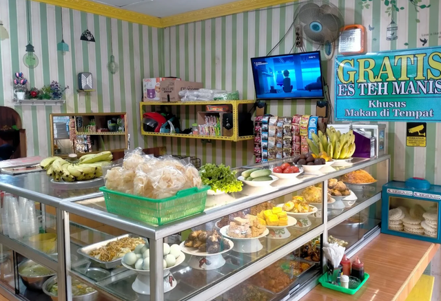 4. Warung Makan Tegal Bahari 24 Jam