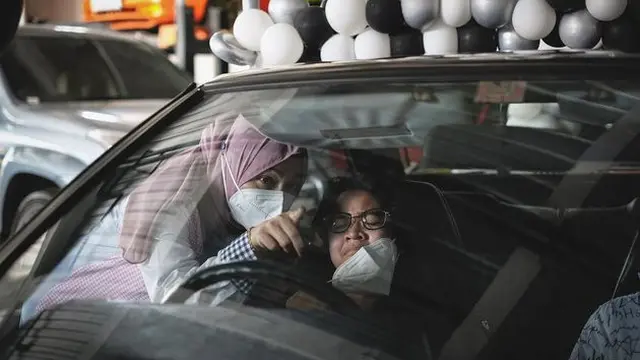 Momen Cinta Kuya Dapat Hadiah Mobil Sport Klasik. (Sumber: Instagram.com/astridkuya)