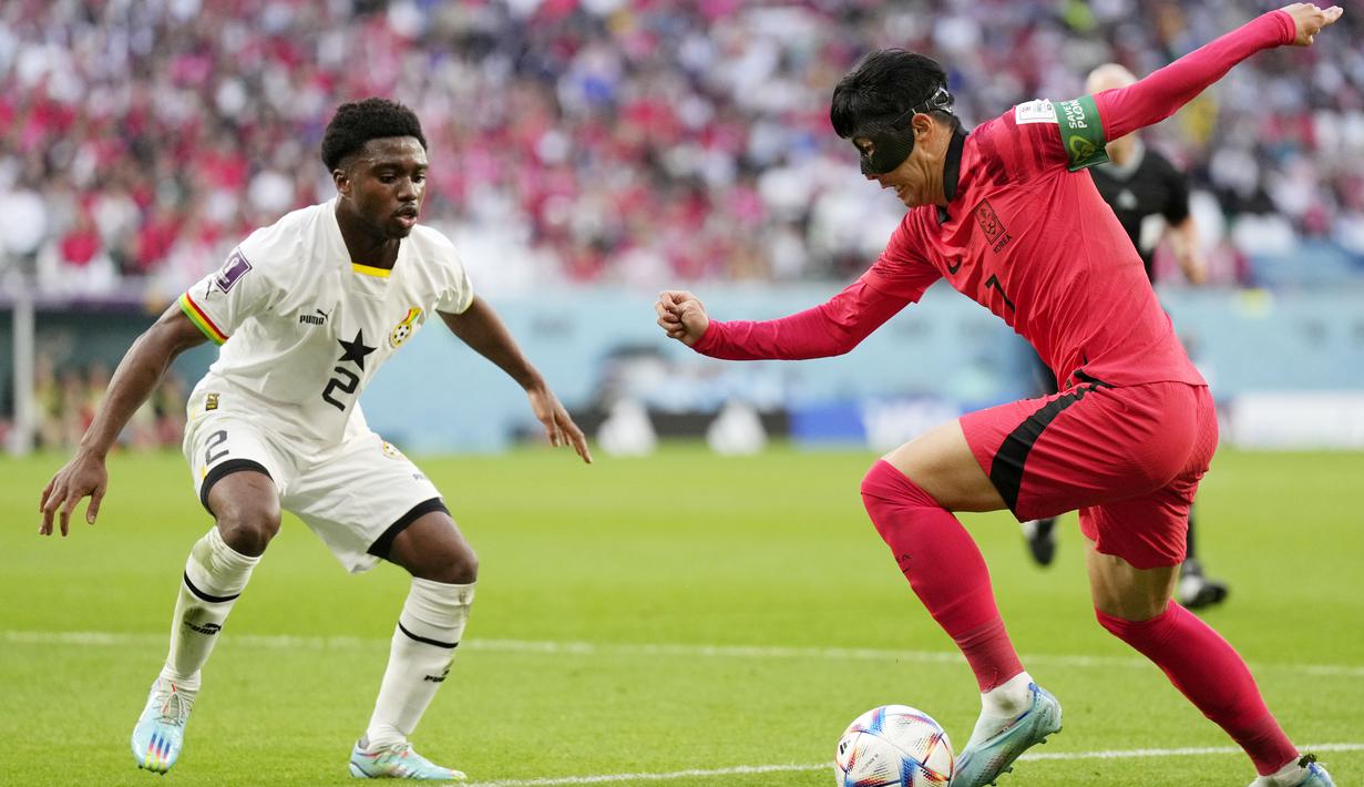 Tariq Lamptey membela Ghana di Piala Dunia 2022. Pemain dengan tinggi 164 cm itu kini memperkuat Brighton di Liga Inggris. (AP/Ricardo Mazalan)