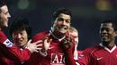 Gelandang Manchester United, Cristiano Ronaldo, merayakan gol yang dicetaknya ke gawang Wigan pada laga Premier League di Stadion Old Trafford, Manchester, Selasa (26/12/2006). (AFP/Paul Ellis)