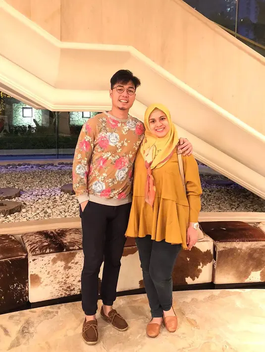 Potret anniversary  ke-3 keduanya sudah menjadi ibu dan ayah dari dua orang anak. Pasangan ini menikah pada 2 Agustus 2015. Pada 2 Mei 2016, pasangan ini dikaruniai anak pertama bernama Panutan Adhya Semesta. [Instagram/missnyctagina]