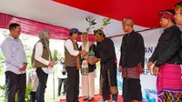 Jalankan Perintah Prabowo, Menhut Serahkan Izin Perhutanan Sosial di Lombok ke Masyarakat