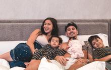 4 Potret Baby Hagia Putri Jessica Iskandar dan Vincent Verhaag, Menggemaskan Berbalut Handuk Bebek Kuning