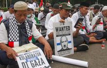 FOTO: Peringati Isra Mikraj, Massa Bela Palestina Baca Alquran di Kedubes AS