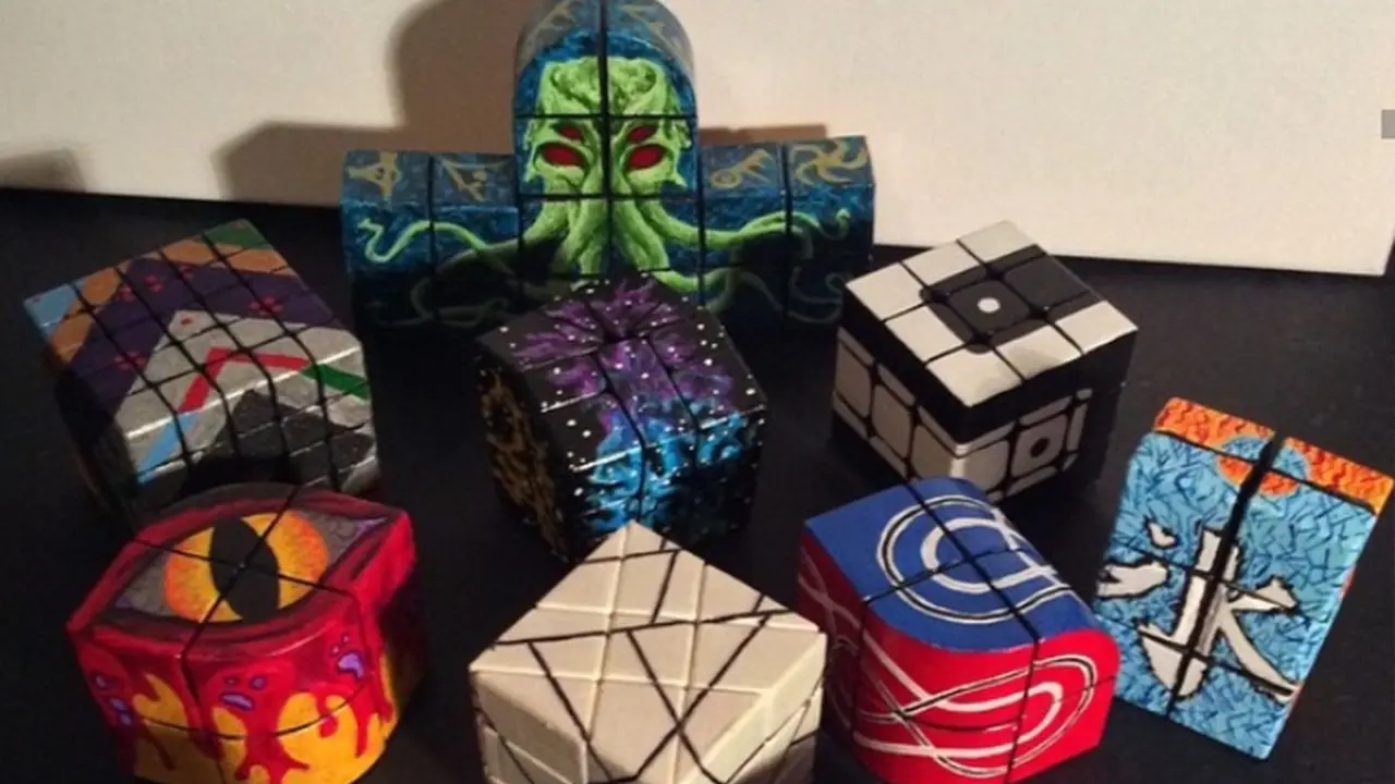 Bosan dengan Kanvas, Seniman Ini Melukis di Rubik