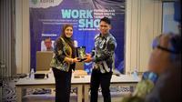 Konten kreator Dian Rana saat mengisi  Workshop Pengelolaan Media Digital 2025 di Maratua, Berau, Kalimantan Timur. (istimewa)