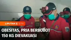 Evakuasi pria berbobot 150 kilogram berlangsung dramatis. Korban diturunkan menggunakan tandu dan tali dari lantai dua, karena akses tangga rumah yang sempit.