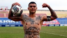 Striker Persikabo 1973, Ciro Alves mencetak hattrick keduanya di BRI Liga 1 2021/2022 saat membenamkan Persiraja 5-0 dalam laga pekan ke-16 di Stadion Sultan Agung, Bantul, Kamis (9/12/2021). Hattrick Ciro menjadi kado terindah jelang HUT Laskar Padjajaran ke-48. (Bola.com/Nandang Permana)