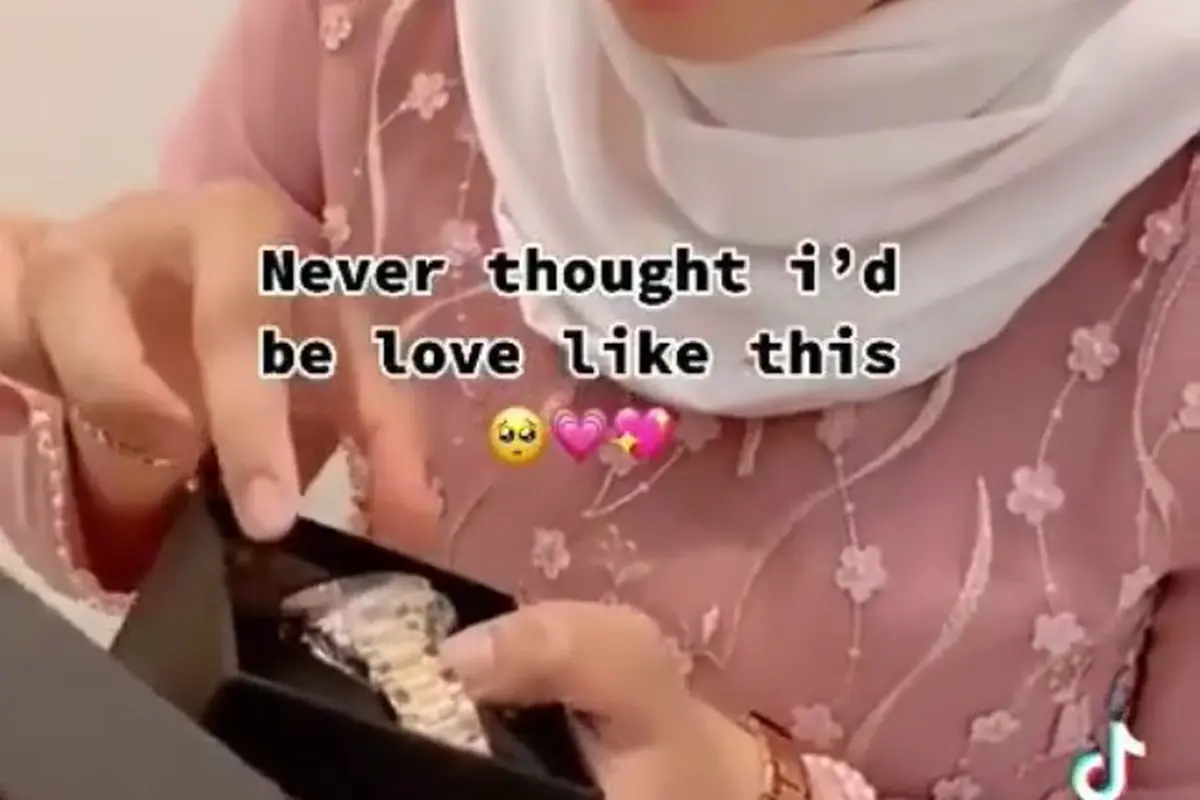 Hadiah Jam Tangan Mewah bagi Pengiring Pengantin Usai Pernikahan, Kisah di Baliknya Mengharukan