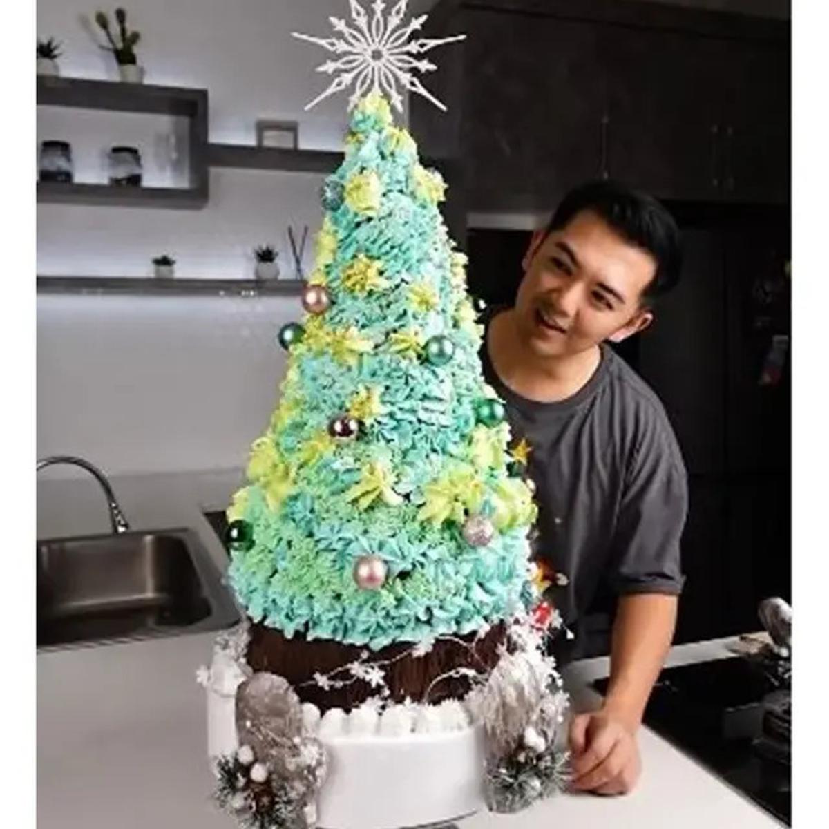 6 Potret Nicky Tirta Bikin Kue Pohon Natal Ukuran Besar, Memukau Sayang Dimakan