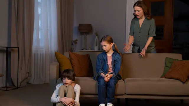 5 Kesalahan Kecil Orangtua yang Tanpa Disadari Membuat Anak Tidak Percaya Diri