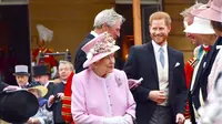 Ratu Elizabeth II di pesta kebun Buckingham Palace. (dok. Instagram @sussexroyal/https://www.instagram.com/p/ByDdHsPF2xy/Putu Elmira)