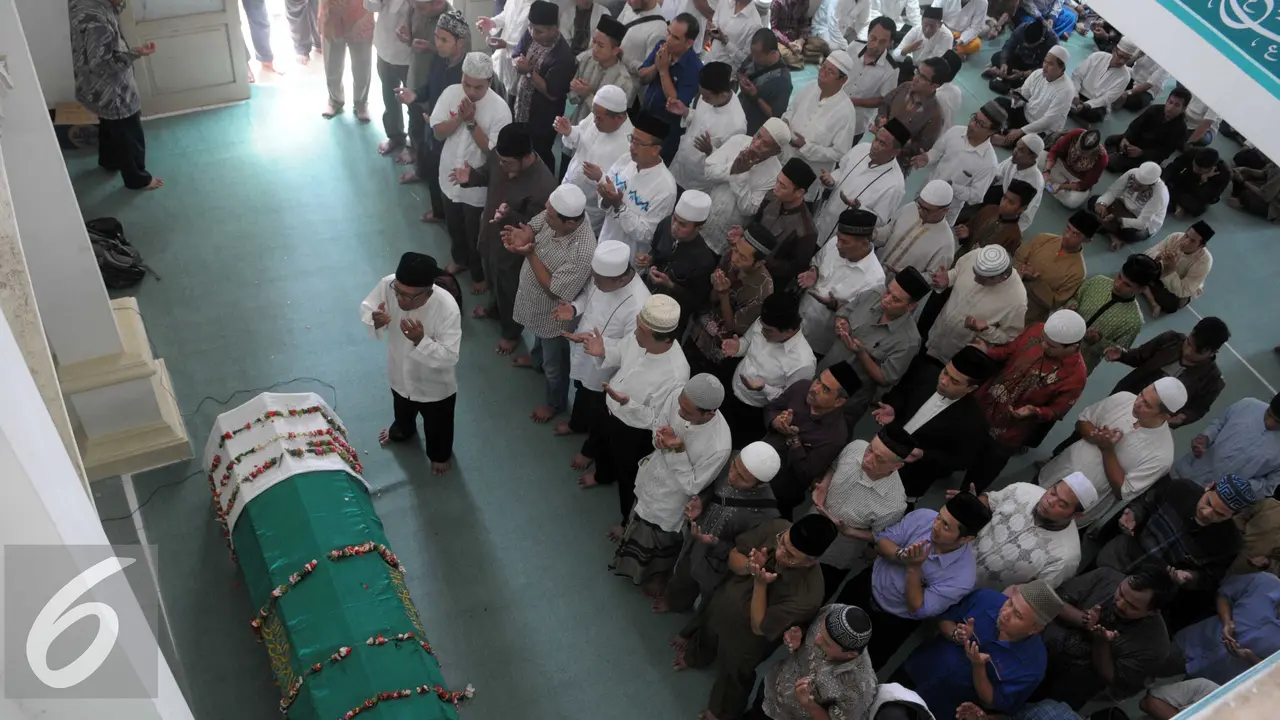 20160428- Warga Bergiliran Salati Almarhum K.H Ali Mustafa Yaqub-Banten- Helmi Afandi