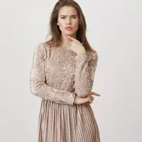 Ilustrasi Long Dress Elegan (credit: cookie_studio/freepik)