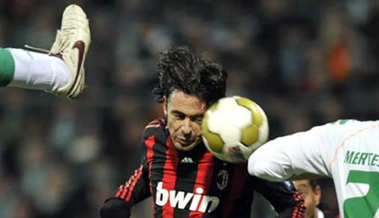 AC Milan&#039;s forward Filippo Inzaghi tries to head the ball just before scoring during Werder Bremen vs AC Milan UEFA Cup round of 32 match in Bremen February 18, 2009. AFP PHOTO/JOHN MACDOUGALL
