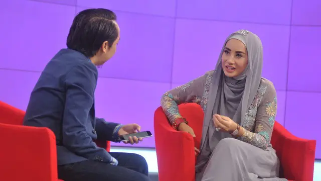 DEAR HATERS: Gaya Hidup Bebas Shinta Bachir Saat Jadi Bintang Panas