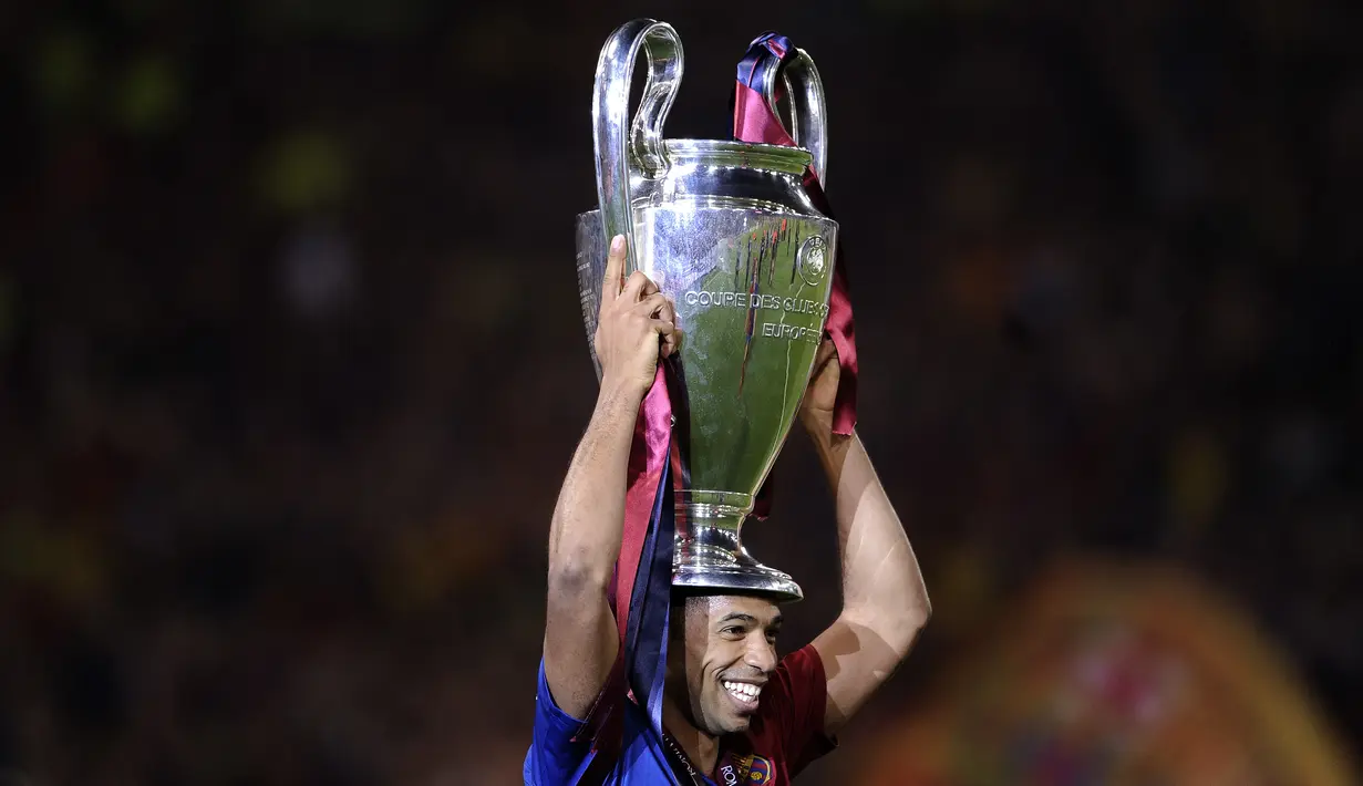 Thierry Henry dianggap sebagai pemain terbesar Arsenal. Kepindahannya ke Barcelona tahun 2007 membuat fan Arsenal sedih. Bersama Barcelona, Henry meraih banyak gelar termasuk trofi Liga Champions 2009. (AFP/Filippo Monteforte)