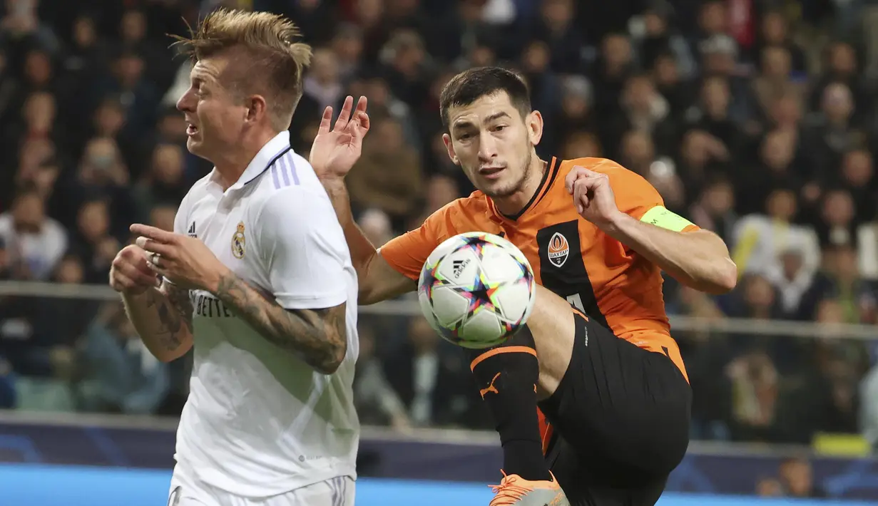 Real Madrid masih kokoh di puncak klasemen Grup F dengan poin 10, sedangkan Shakhtar Donetsk menduduki peringkat tiga dengan poin 6. (AP/Michal Dyjuk)
