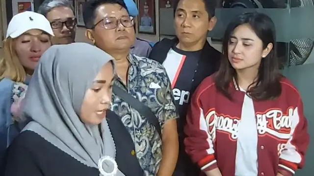 Dewi Perssik Bertemu dengan Penghinanya, MZ