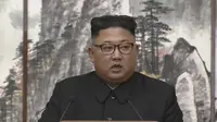 Kim Jong-un menyampaikan pernyataan pers bersama dengan Presiden Moon Jae-in di Pyongyang, Rabu pagi, 19 September 2018 (AP)