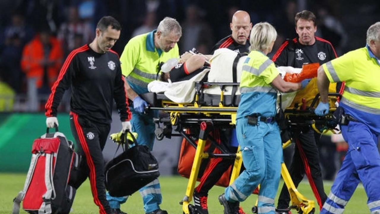 Ini insiden patah kaki Luke Shaw usai dijegal pemain PSV Eindhoven