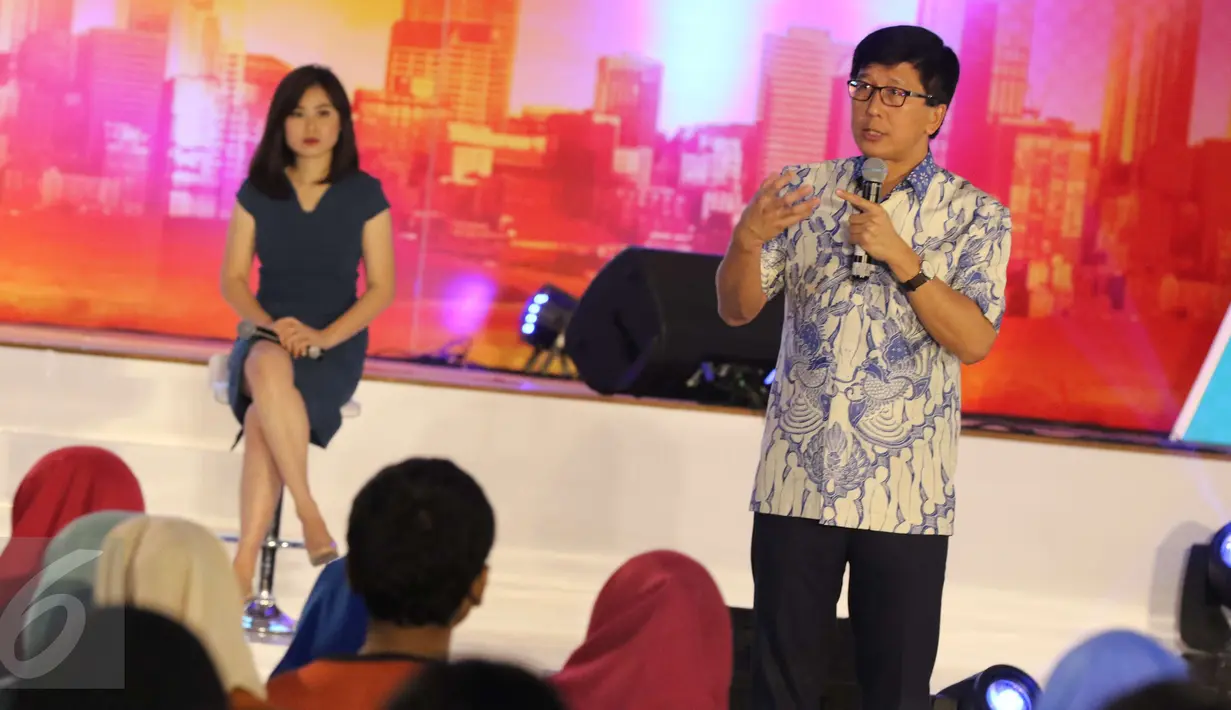 Wakil Direktur Utama Emtek, Sutanto Hartono,saat menjadi pembicara dalam acara Emtek Goes to Campus (EGTC) 2017 di Malang, Jawa Timur, Rabu (3/5). (Liputan6.com/Helmi Afandi)