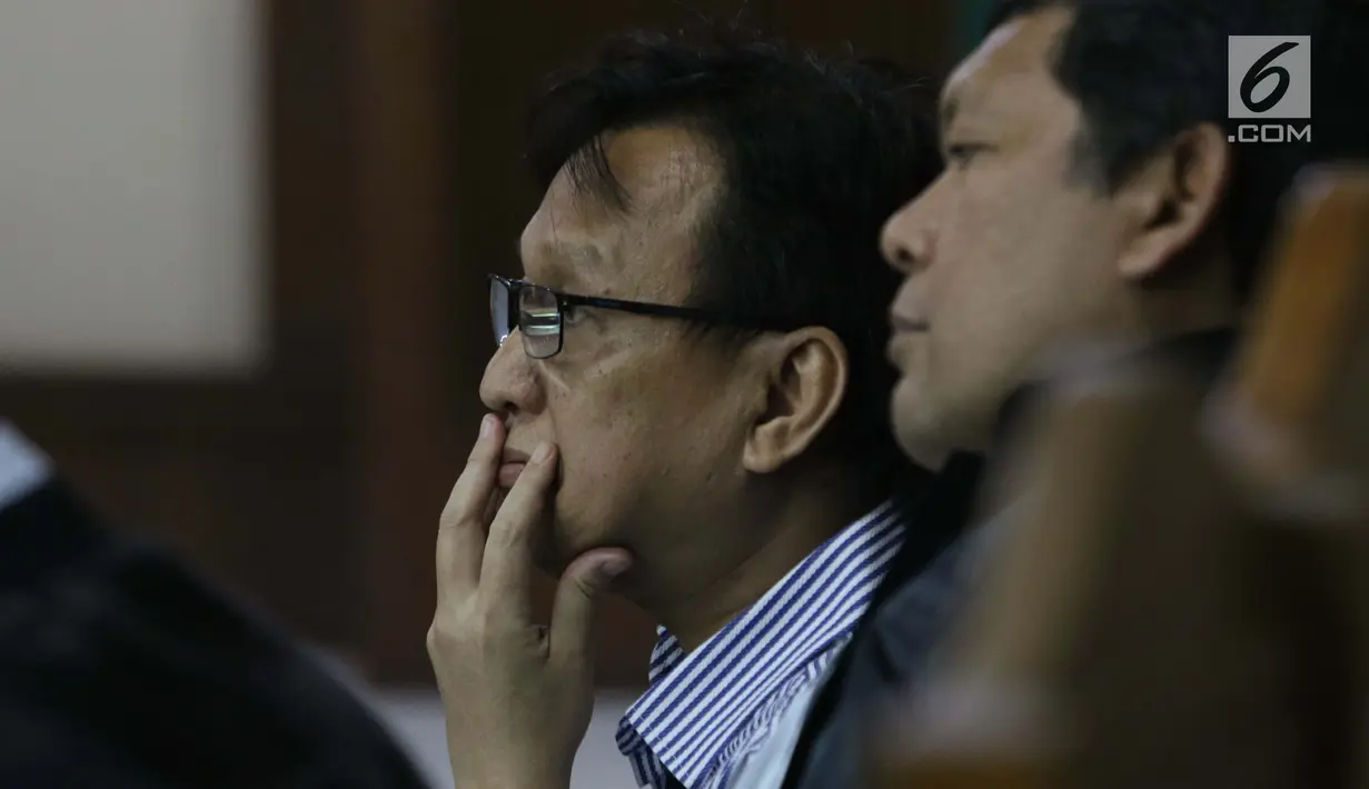 Terdakwa dugaan suap kepada Bupati Kabupaten Kepulauan Talaud non aktif Sri Wahyumi Manalip terkait pengadaan barang dan jasa TA 2019, Bernard Hanafi Kalalo saat sidang lanjutan di Pengadilan Tipikor, Jakarta, Rabu (31/7/2019). Sidang mendengar keterangan saksi. (Liputan6.com/Helmi Fithriansyah)