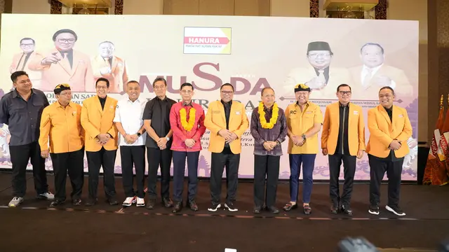 Ketua Umum Dewan Pimpinan Pusat (DPP) Partai Hanura Oesman Sapta dan Gubernur Bali Wayan Koster saat menghadiri Musyawarah Daerah (Musda) IV Hanura Provinsi Bali.