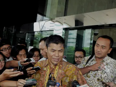 Ketua Pusat Pemeriksaan dan Analisa Transaksi Keuangan (PPATK), Muhammad Yusuf menyambangi kantor KPK, Jakarta, Rabu (15/4/2015). Yusuf dimintai pandangannya oleh KPK tentang cara penyitaan aset-aset koruptor. (Liputan6.com/Andrian M Tunay)